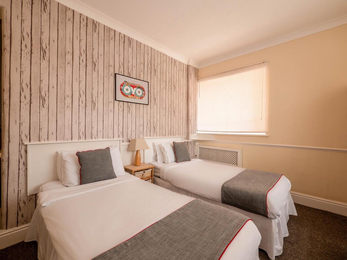 Oyo Pier Hotel Rhyl Buitenkant foto