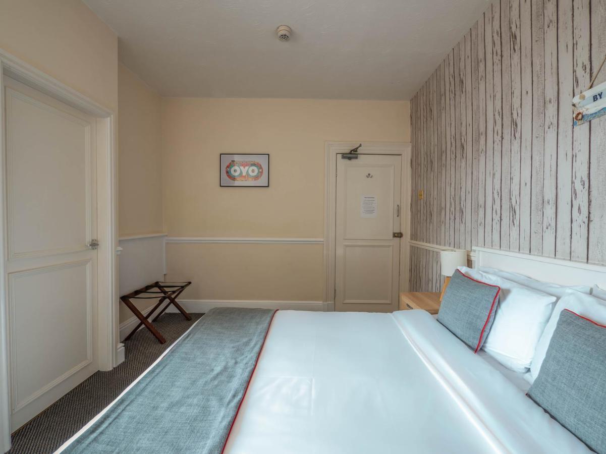 Oyo Pier Hotel Rhyl Buitenkant foto