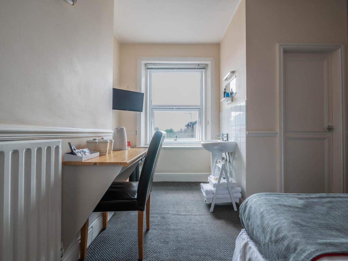 Oyo Pier Hotel Rhyl Buitenkant foto