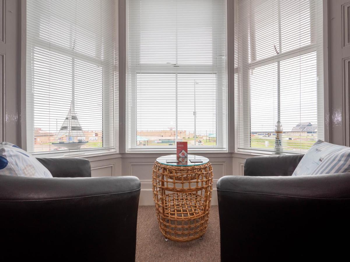 Oyo Pier Hotel Rhyl Buitenkant foto
