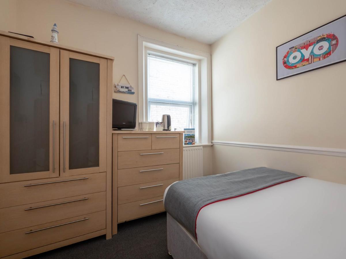 Oyo Pier Hotel Rhyl Buitenkant foto