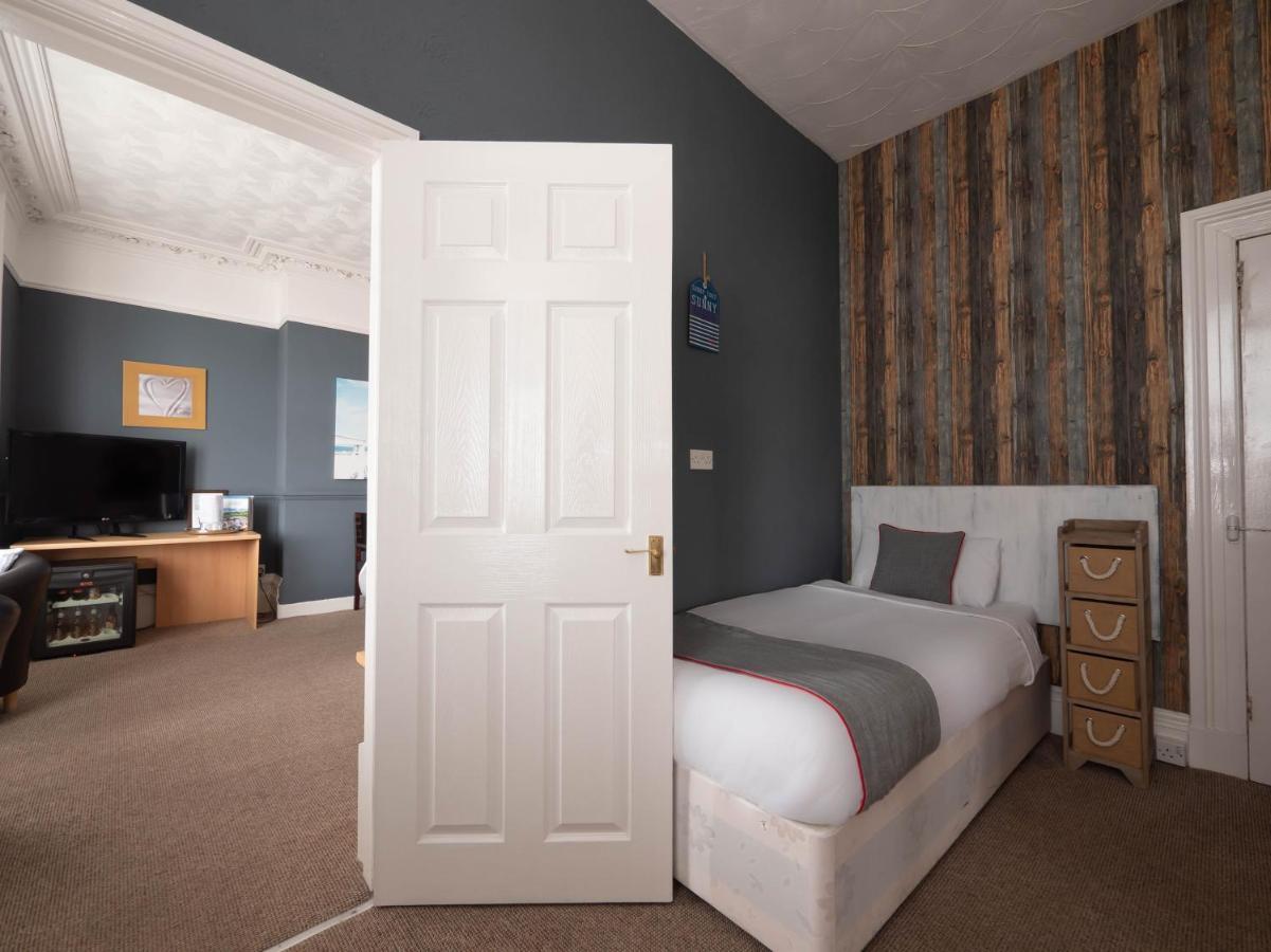 Oyo Pier Hotel Rhyl Buitenkant foto