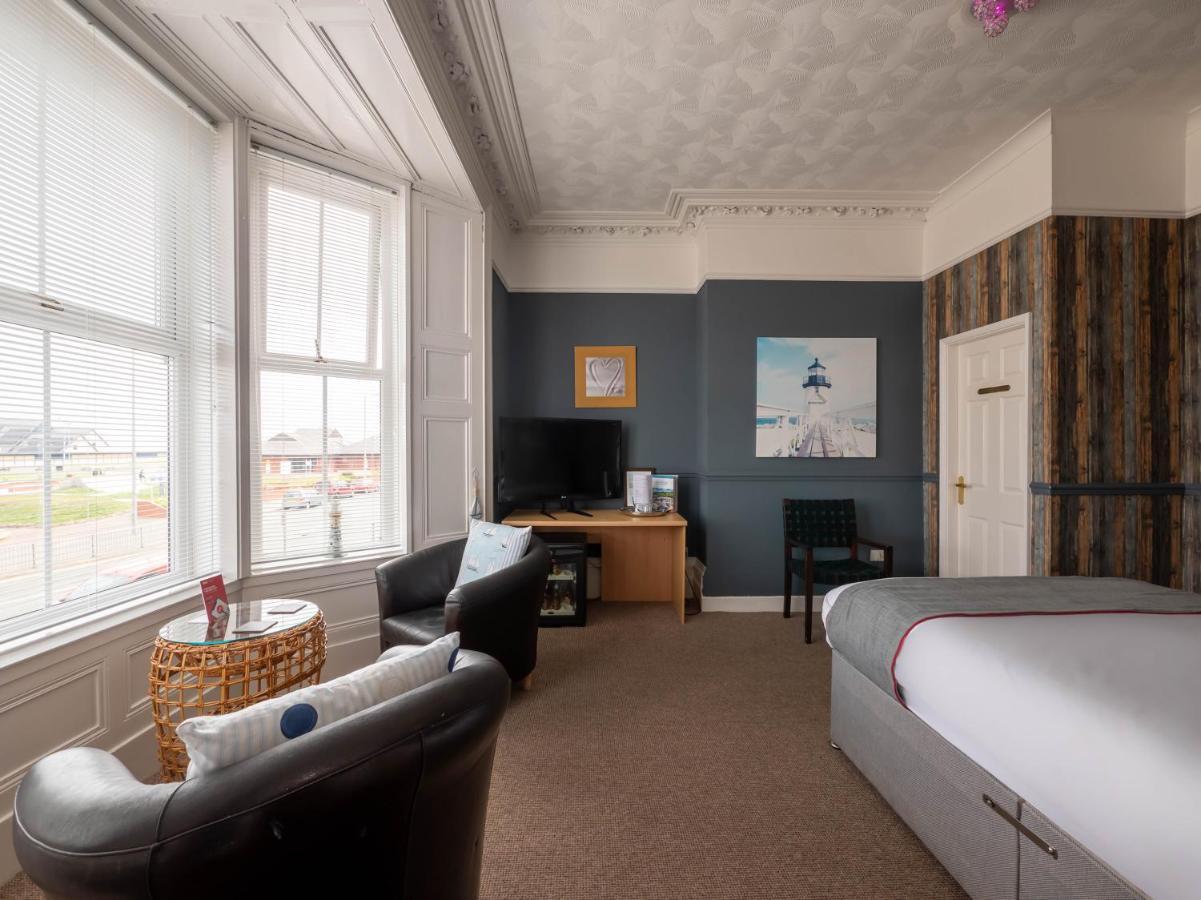 Oyo Pier Hotel Rhyl Buitenkant foto