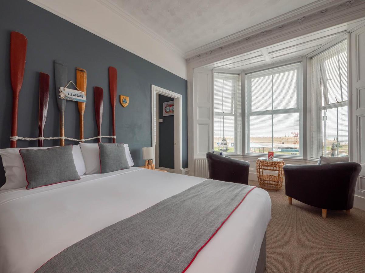 Oyo Pier Hotel Rhyl Buitenkant foto