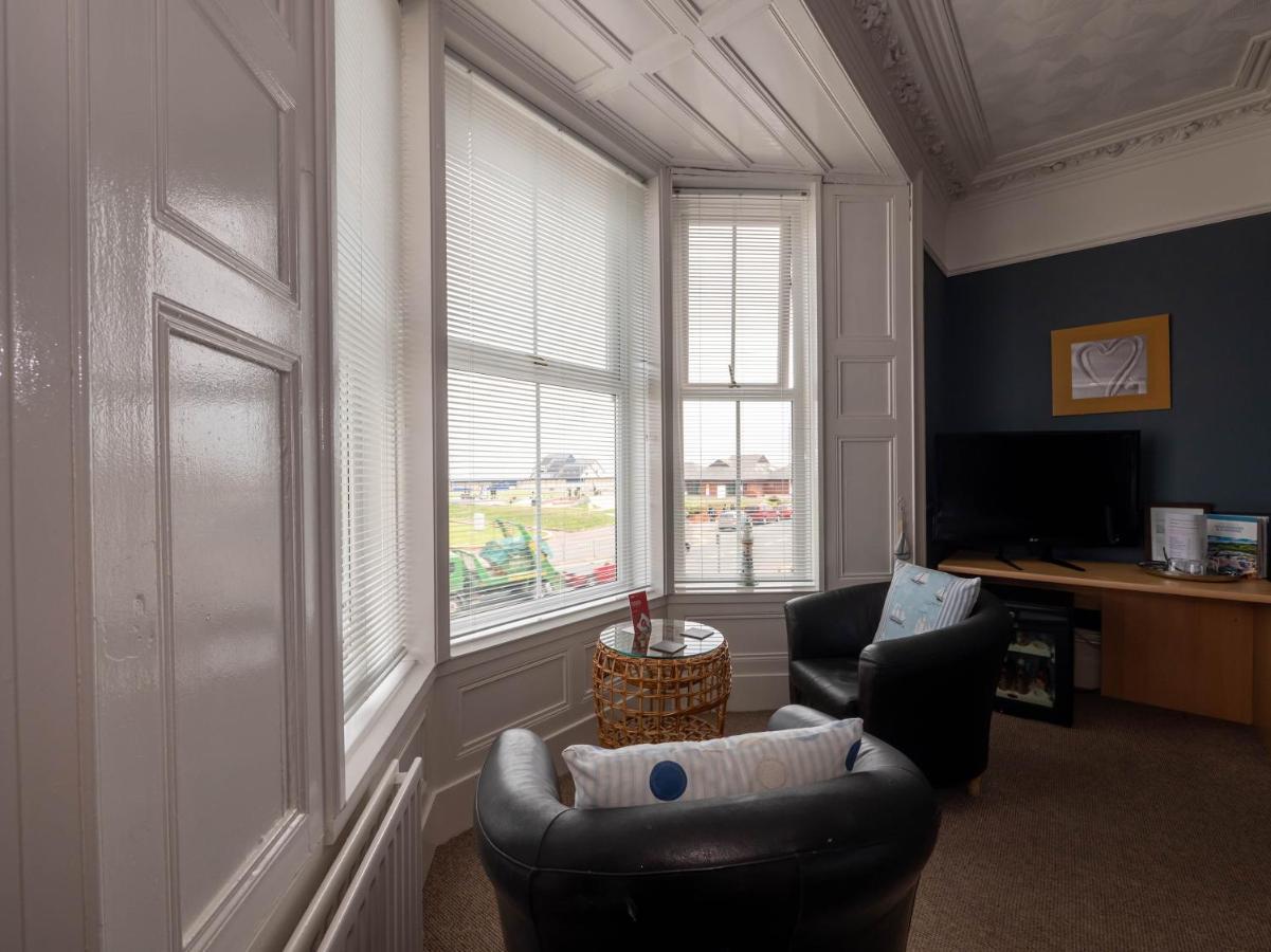 Oyo Pier Hotel Rhyl Buitenkant foto