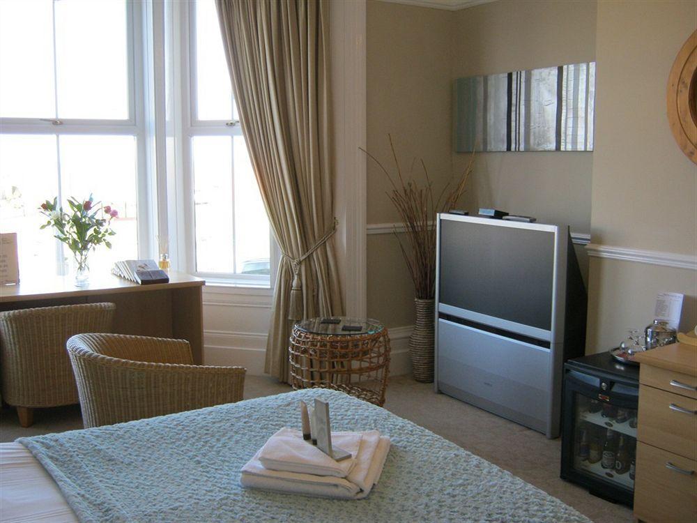 Oyo Pier Hotel Rhyl Buitenkant foto